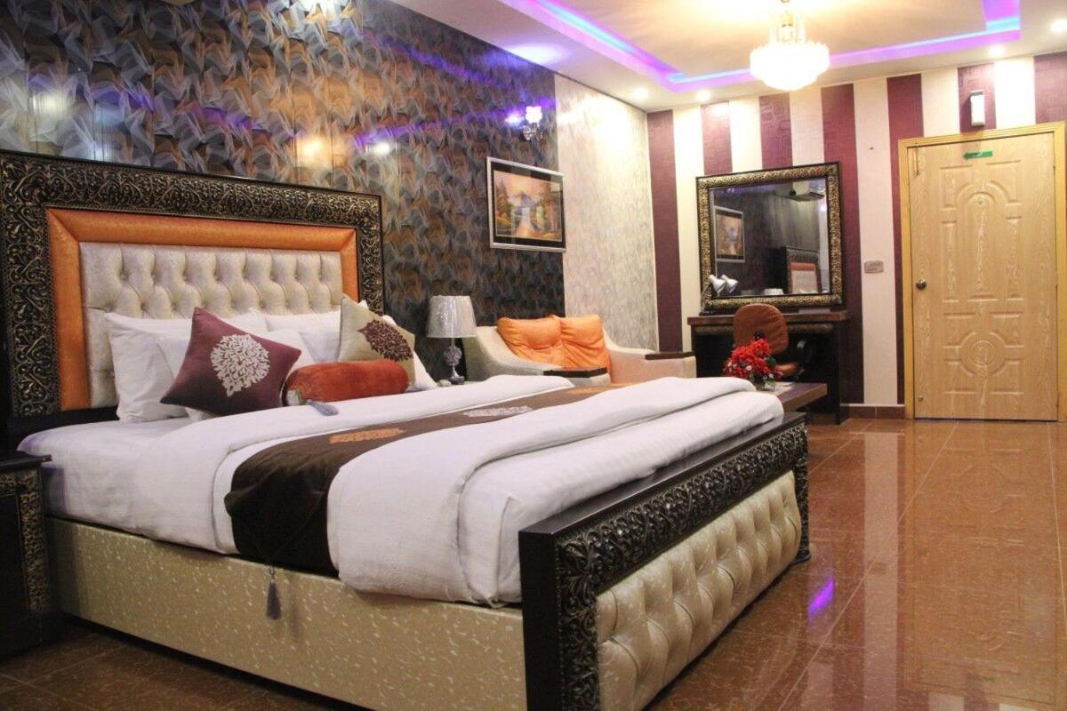 Hotel The Leschanze Lahore Buitenkant foto