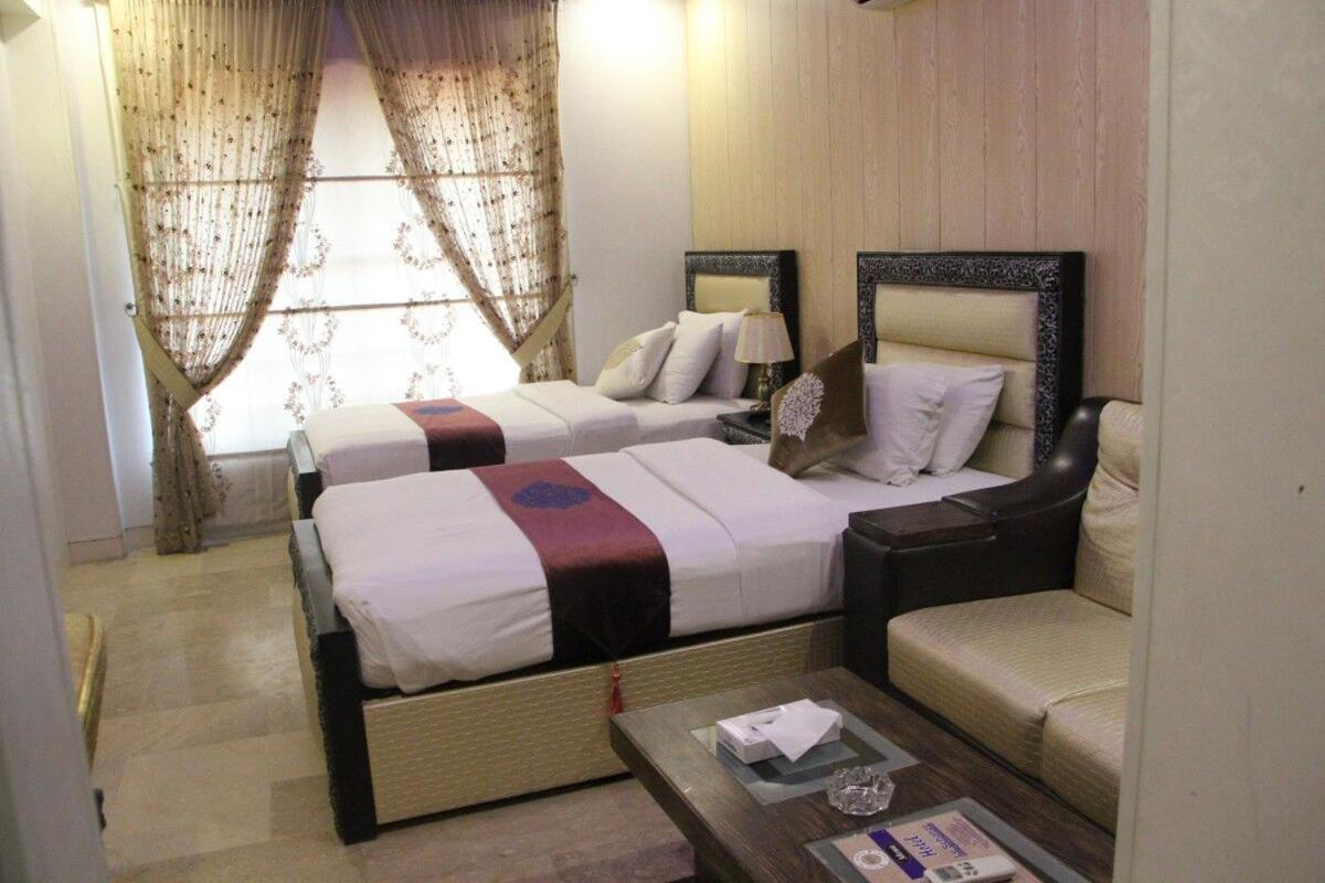Hotel The Leschanze Lahore Buitenkant foto